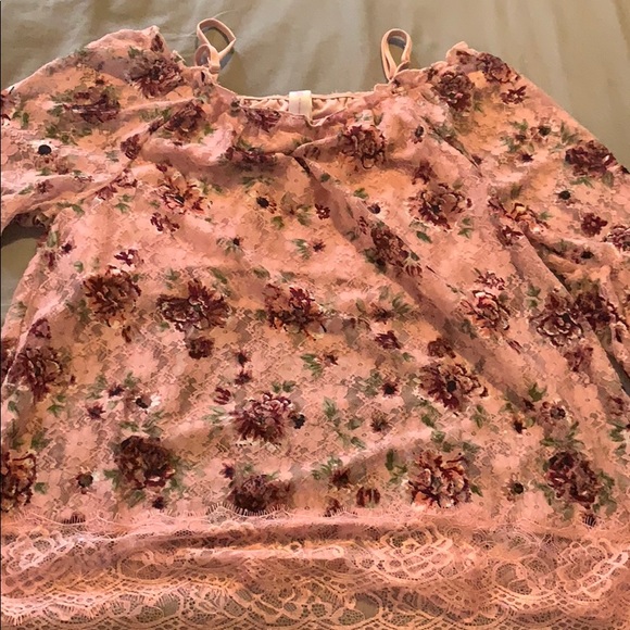 XL off the shoulders flower shirt - Picture 1 of 2